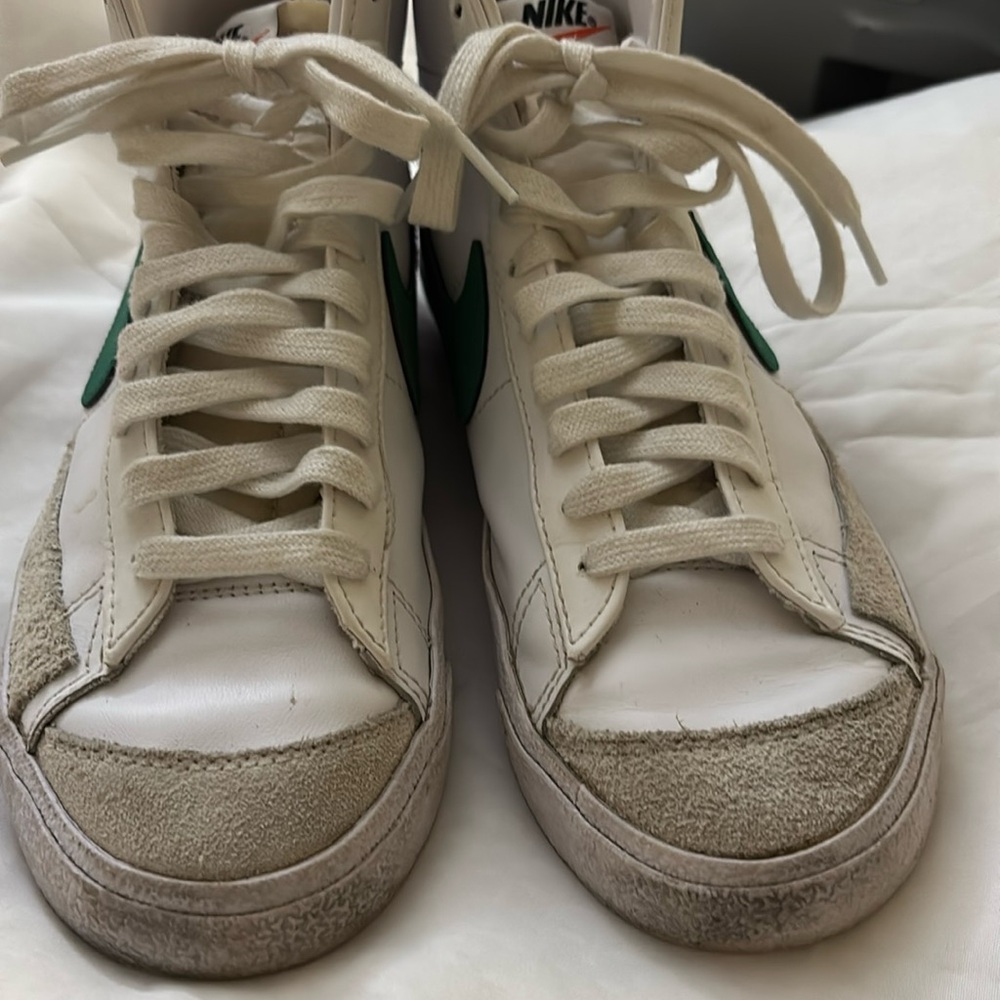 NIKE Women's White/Green High-Top Sneakers Lace Up Sz 9 CZ1055-119